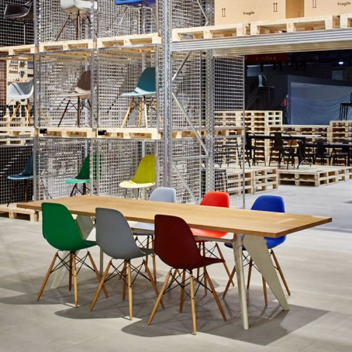 开云（中国） - 桌几|餐桌|办公家具|设计师家具|EM 餐桌